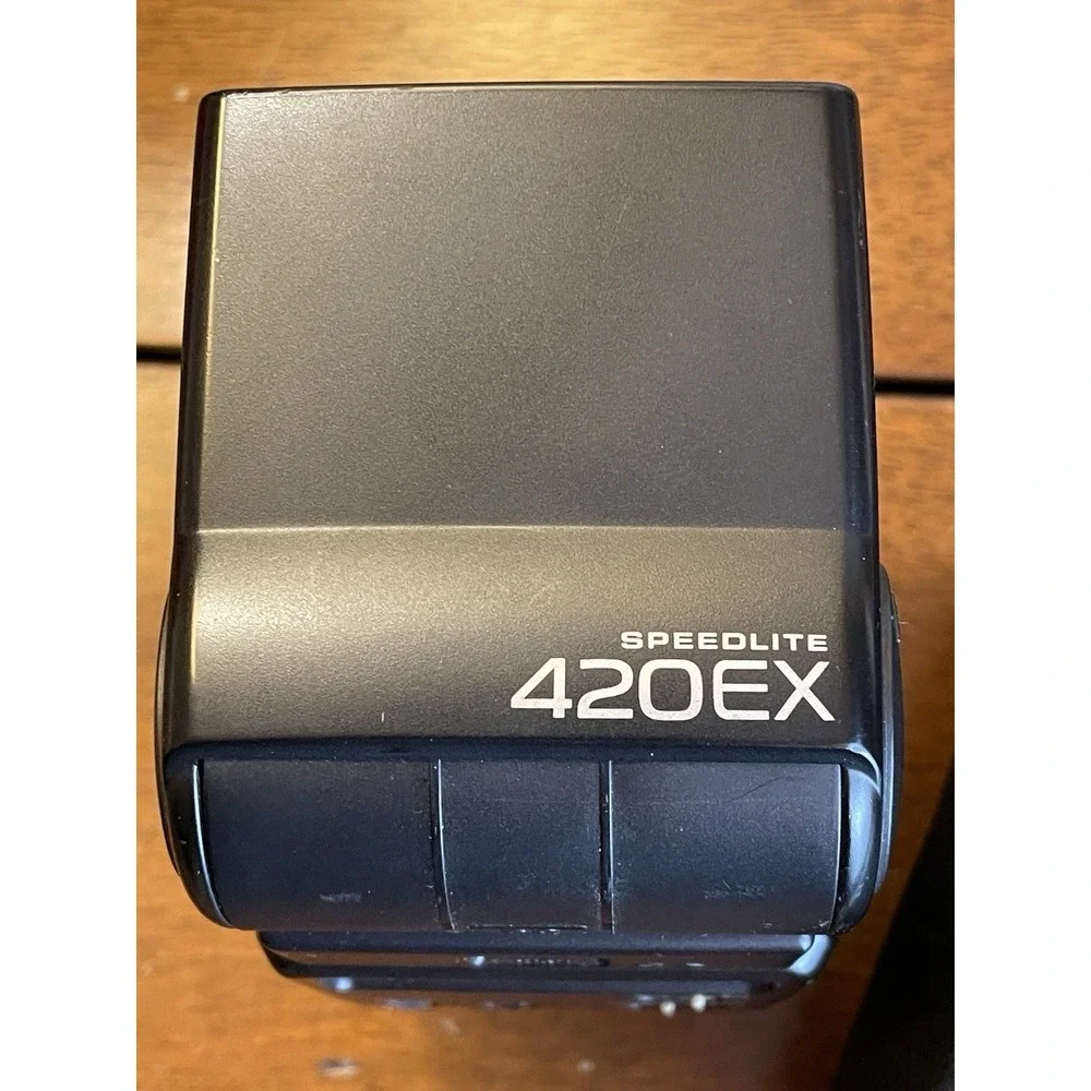 Canon Speedlite 420EX Shoe Mount Flash for Canon + Lowepro Soft Padded Case